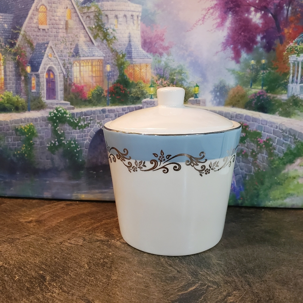Martha Stewart Elegant White Ceramic Sugar Bowl with Lid